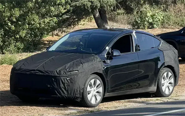 國產(chǎn)味十足！新款特斯拉Model Y效果圖曝光：換裝貫穿式星環(huán)大燈