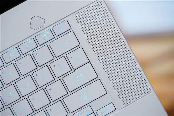 LED光線矩陣吸睛！ROG幻16 Air銳龍AI版圖賞