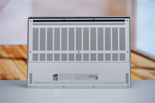 LED光線矩陣吸睛！ROG幻16 Air銳龍AI版圖賞