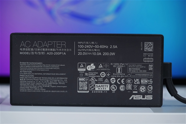 LED光線矩陣吸睛！ROG幻16 Air銳龍AI版圖賞