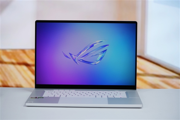 LED光線矩陣吸睛！ROG幻16 Air銳龍AI版圖賞
