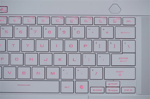 LED光線矩陣吸睛！ROG幻16 Air銳龍AI版圖賞