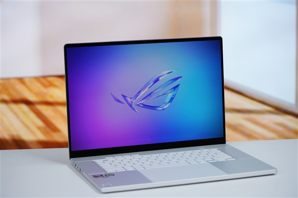 LED光線矩陣吸睛！ROG幻16 Air銳龍AI版圖賞