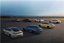 徹底終結(jié)側(cè)方停車大難題！智己汽車橫著開進(jìn)側(cè)方車位