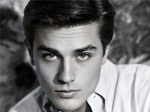 法國電影傳奇謝幕 阿蘭·德隆去世 曾飾演佐羅被中國觀眾熟知