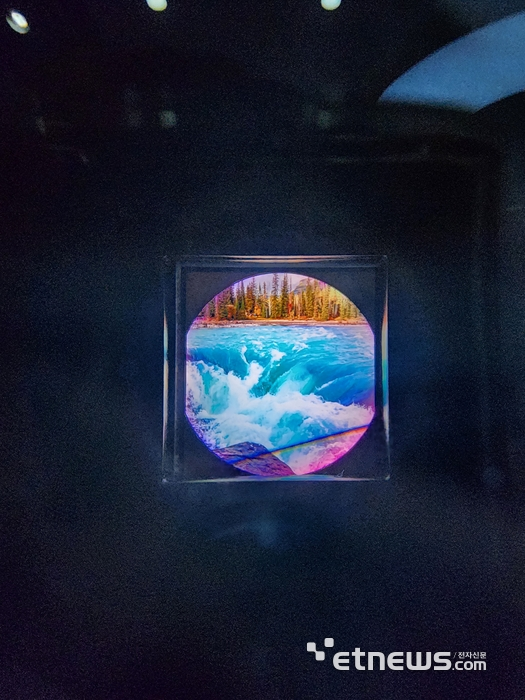 三星秀肌肉：12000尼特4000PPI屏幕橫空出世