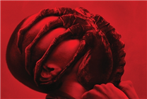 嚇壞8歲小孩引爭(zhēng)議！R級(jí)科幻片《異形：奪命艦》票房破3億