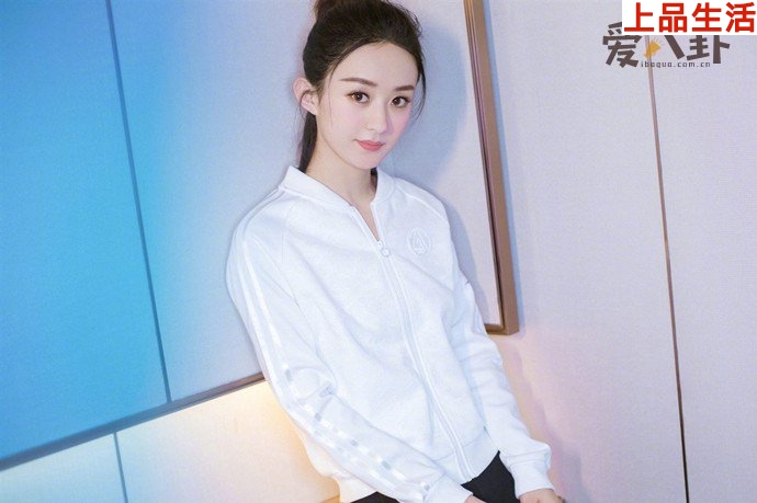 趙麗穎一直有扒拉菜的習慣