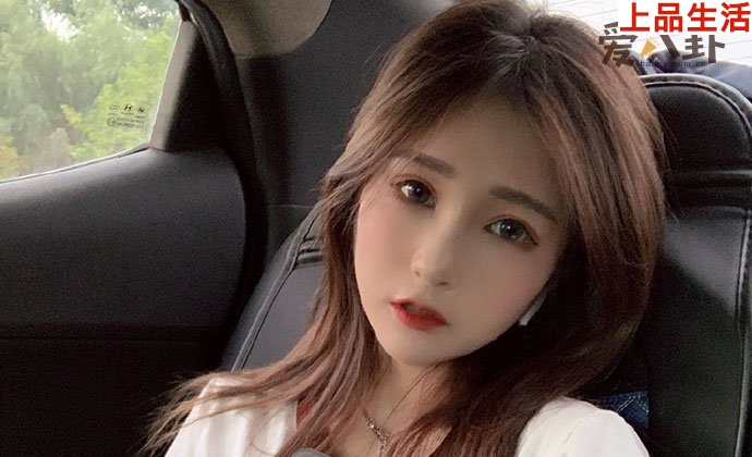 網(wǎng)紅何婧婧