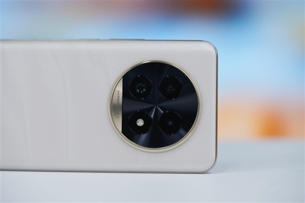 首發(fā)全新索尼超光影潛望長焦！真我13 Pro+圖賞