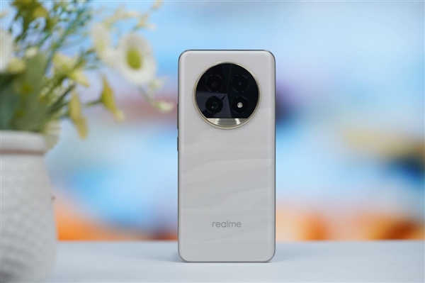 首發(fā)全新索尼超光影潛望長焦！真我13 Pro+圖賞