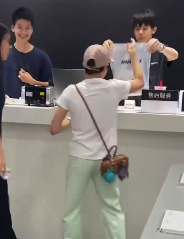 全紅嬋給媽媽買手機(jī)引熱議：入手256GB iPhone 15 Pro Max