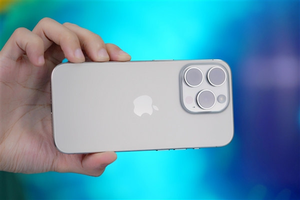 全紅嬋給媽媽買手機(jī)引熱議：入手256GB iPhone 15 Pro Max