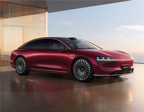 華為首款高端旗艦純電轎車！享界S9上市20天大定達(dá)8000臺(tái)