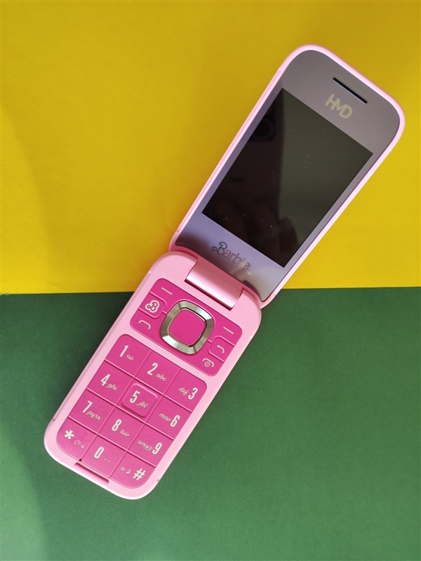 919元！HMD Barbie芭比聯(lián)名翻蓋機(jī)發(fā)布：粉色機(jī)身少女心爆棚