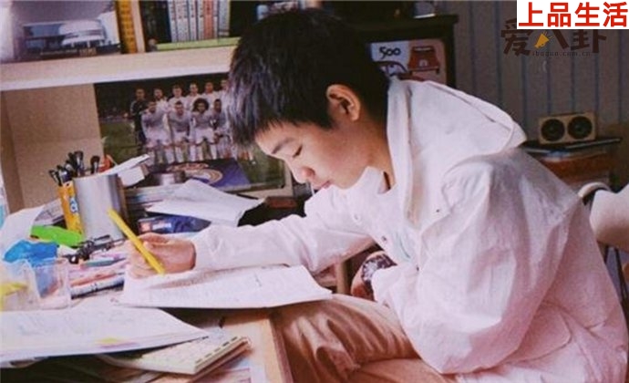 正在學(xué)習(xí)的榮梓杉