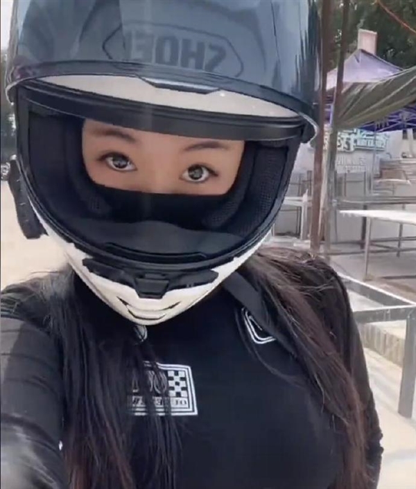 機車女網紅三毛子因車禍去世 網友感慨：真不能全面解禁摩托車