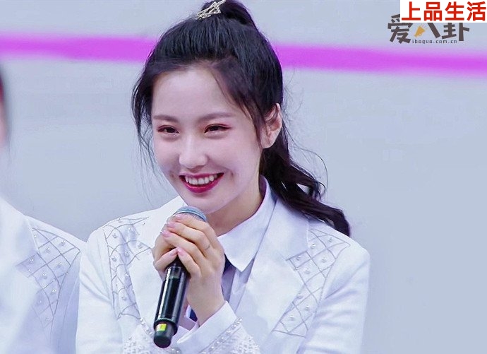 創(chuàng)造營(yíng)舞臺(tái)上的王藝瑾