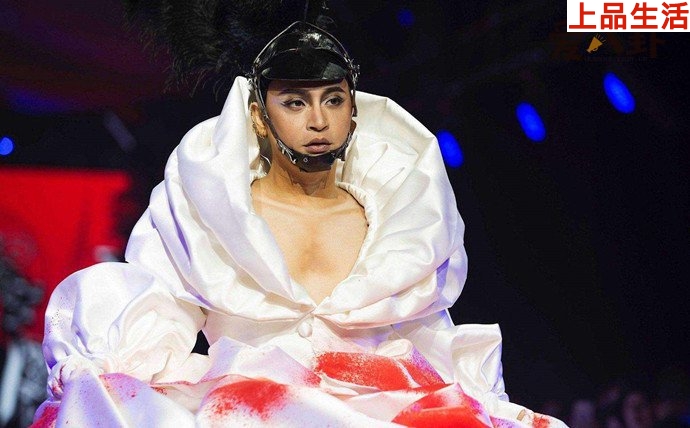 陳志朋服裝風格十分怪異