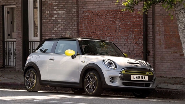 電池存在起火風(fēng)險！寶馬宣布召回全球超14萬輛Mini Cooper SE