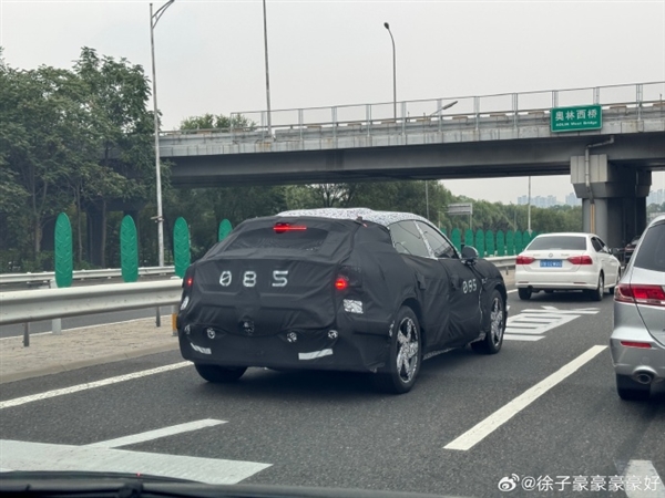 雷軍憋大招！小米SUV新諜照曝光：比SU7大多了、神似法拉利Purosangue