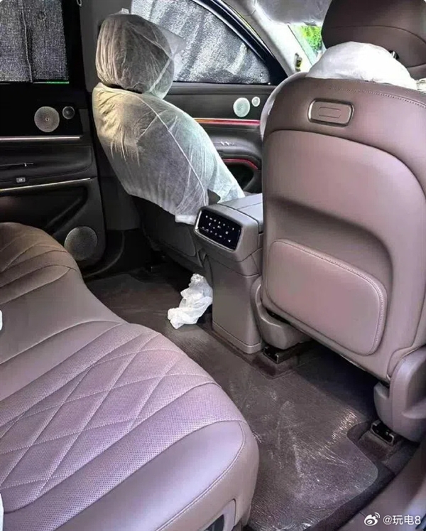 疑問界M9五座版實(shí)車曝光：庫里南同款“攬境座椅”首次公開