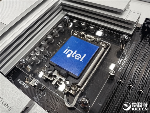 微星展示四款酷睿Ultra 200V筆記本：13-16寸全都有、輕至990克