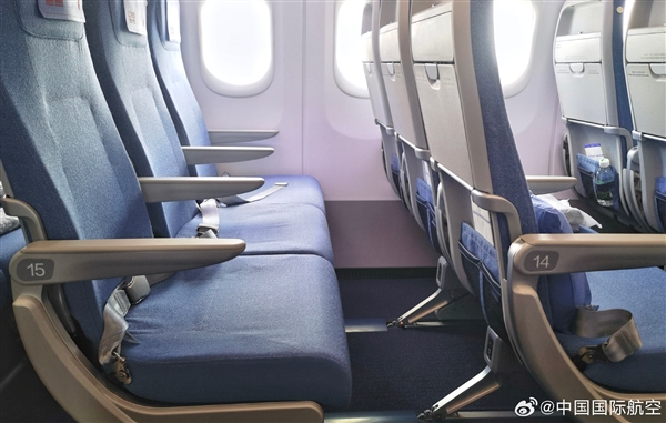 國航首架C919國產(chǎn)大飛機座艙細節(jié)：配有手機支架、60W USB-C接口