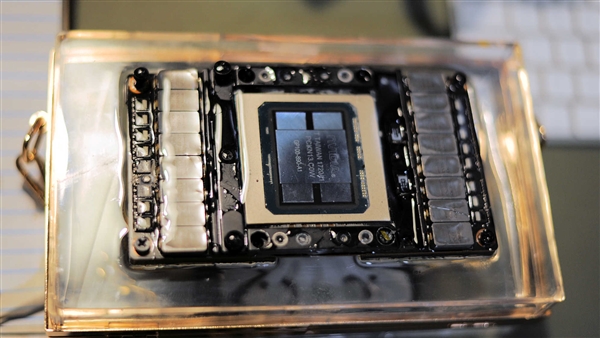 百元亮機(jī)卡GT 730變身奢侈品包包：7300元純智商稅！