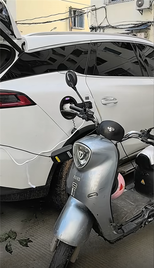 臺風致停電 比亞迪唐車主免費給鄰居手機充電：甚至還有電瓶車
