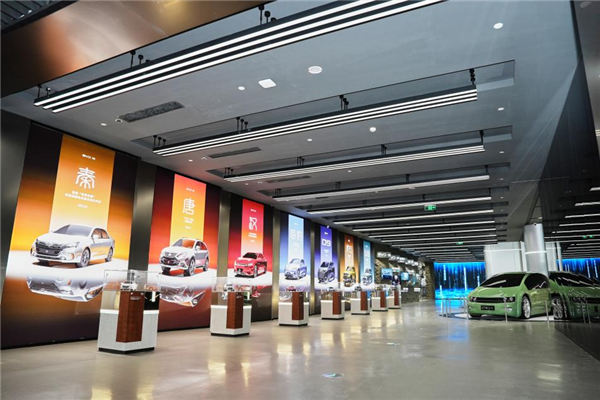比亞迪首個新能源汽車科普館迪空間鄭州開放 配260平裸眼3D屏
