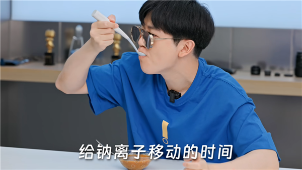 UP主花2600元買了個日本減鹽勺：號稱可少吃30%鹽 實測圖一樂