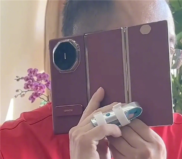 周鴻祎談華為三折疊遙遙領(lǐng)先兩大優(yōu)點(diǎn)：打電話可遮臉、能蓋兩碗泡面