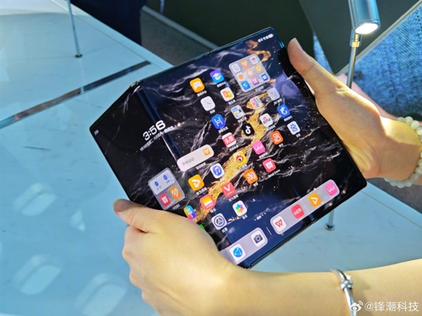 收到華為三折疊卻被鎖定 解決后陳震刪帖引熱議：本人道歉 我錯(cuò)了