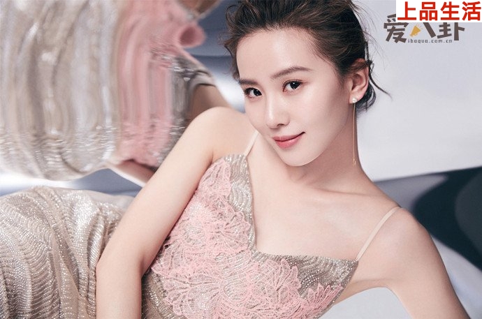 劉詩(shī)詩(shī)出生于藝術(shù)世家