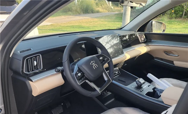 內(nèi)飾一改往日風(fēng)格！全新比亞迪宋Pro DM-i實(shí)車(chē)曝光