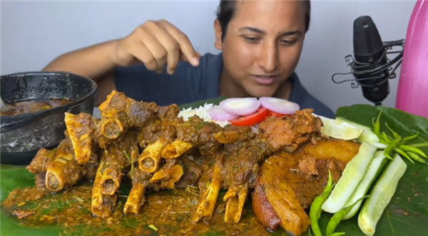 370斤的百萬(wàn)粉絲暴食博主：“騙”了全世界長(zhǎng)達(dá)兩年