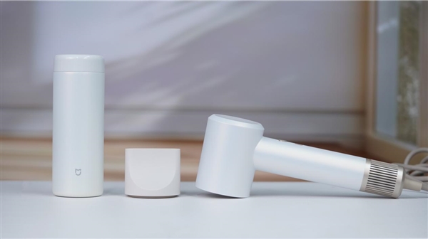 內(nèi)含米家保溫杯 米家高速吹風(fēng)機(jī)H501白金禮盒圖賞