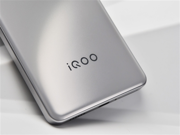 iQOO Z9 Turbo+上手：性能猛獸+續(xù)航怪獸