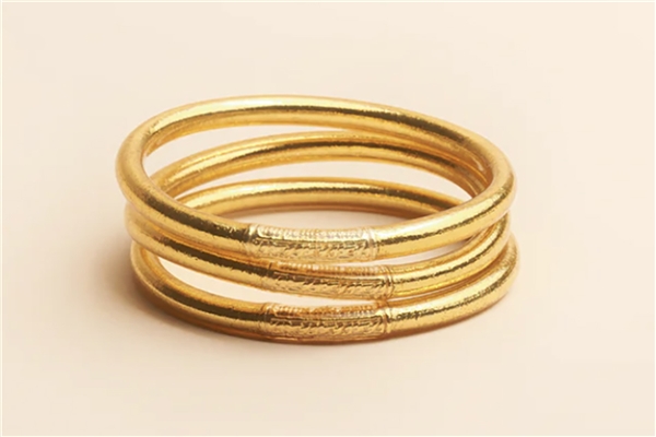 路人撿金手鐲后扔掉：被判賠償1萬(wàn)6