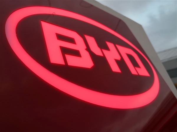 比亞迪召回近10萬臺國產(chǎn)海豚、元PLUS電動汽車