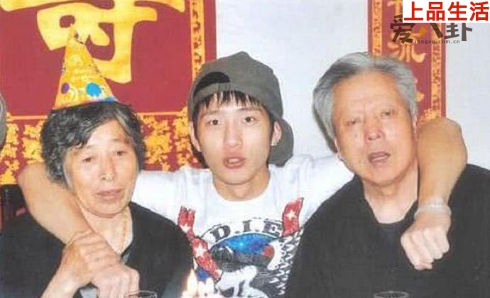 井柏然和爺爺奶奶