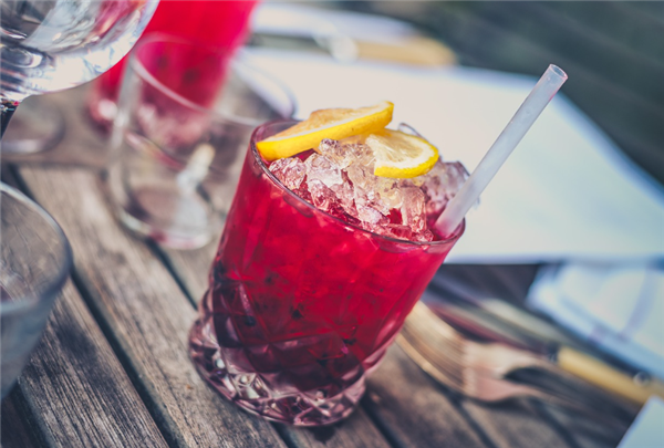 男子連續(xù)4個月每天1箱飲料險失明：長期過量攝入糖分