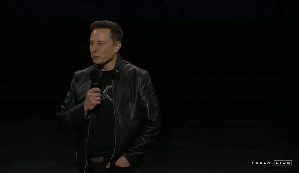 遲到50分鐘的馬斯克喂給我們?nèi)龔埓箫? h=