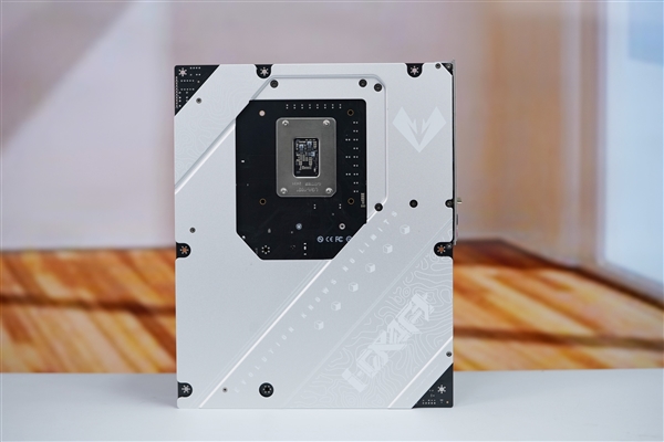 白色海景房必備！銘瑄Z890 Arctic主板圖賞