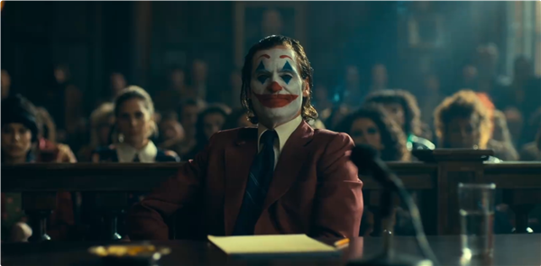 R級(jí)電影未成年謹(jǐn)慎觀看！《小丑2：雙重妄想》今日內(nèi)地上映：菲尼克斯、Lad Gaga主演