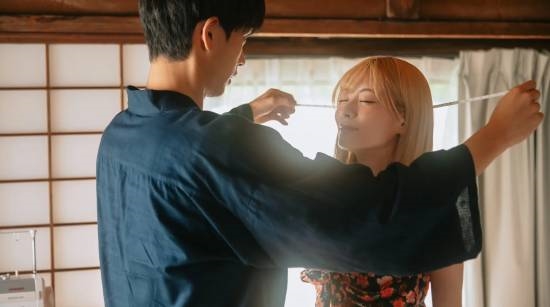 《更衣人偶》劇集關鍵場景遭審查：女主穿著變保守