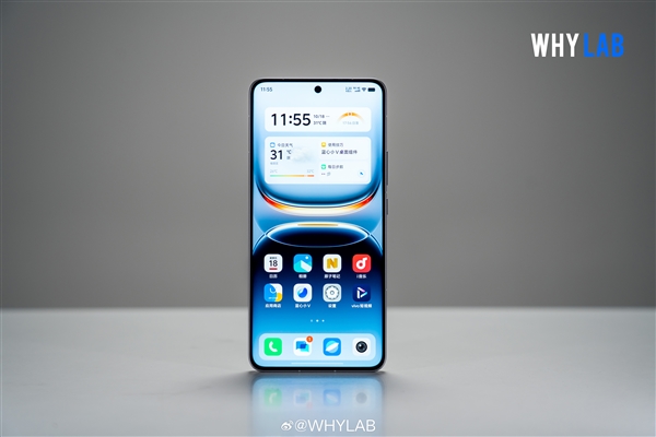 首發(fā)驍龍8至尊版+2K直屏！iQOO 13真機登場