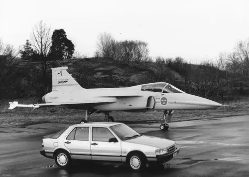 外號 “ 飛不死 ” 這架60年前起飛的中國飛機(jī)：在美國竟成了搶手貨