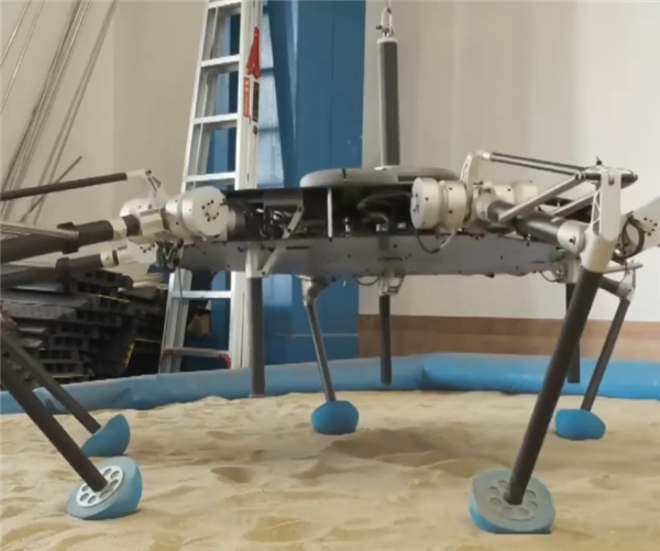 2030載人登月倒計時！我國正研發(fā)六足登月機器人：腿壞也不怕